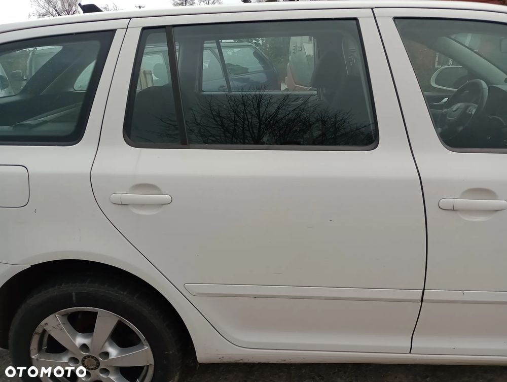 SKODA OCTAVIA II FL kombi drzwi prawe tylne prawy tył LF9E