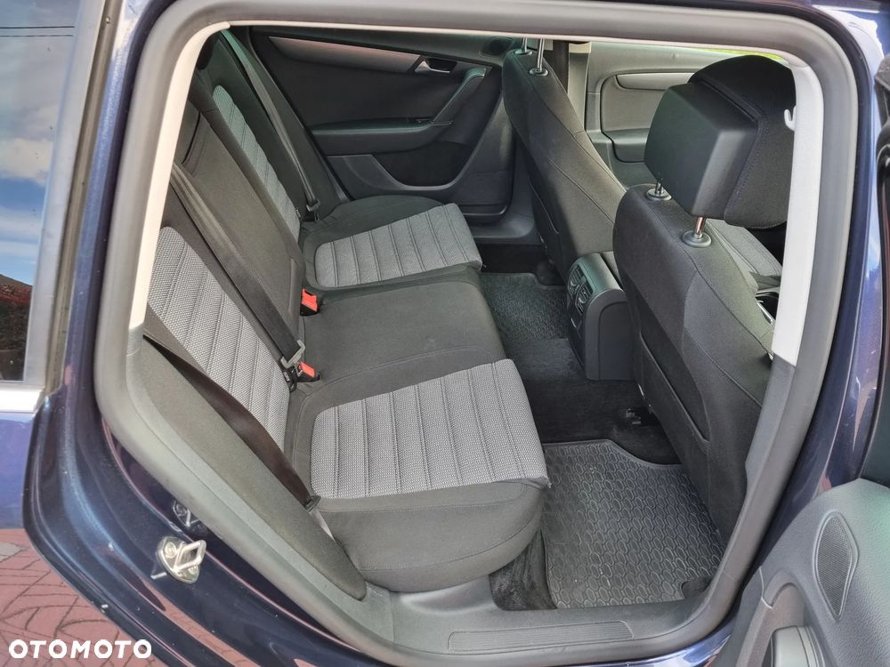 Volkswagen Passat 2.0 TDI Highline - 16
