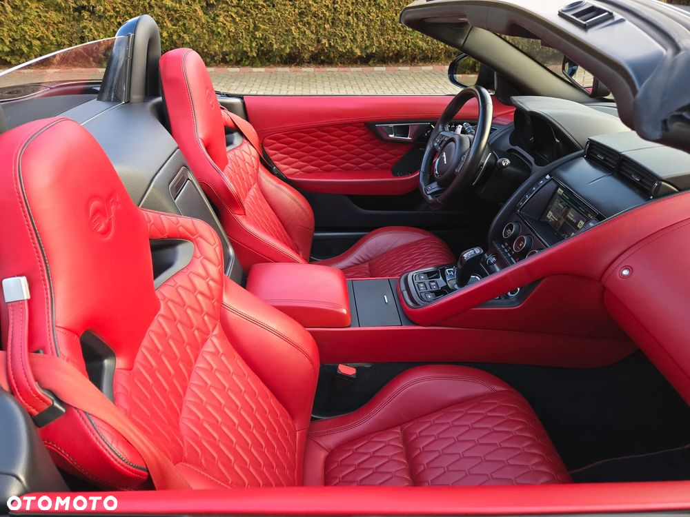 Jaguar F-Type Cabriolet AWD SVR - 30