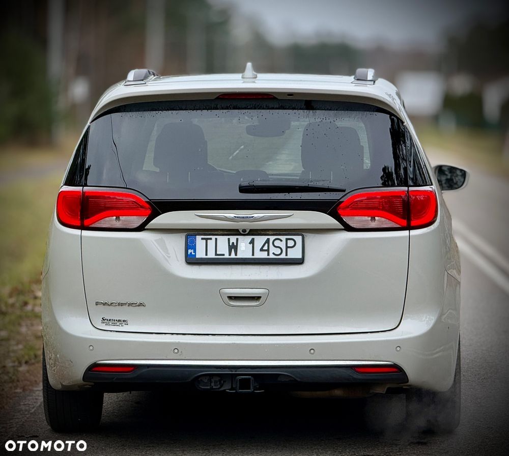 Chrysler Pacifica - 16