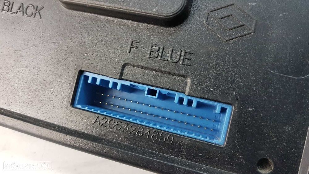 CAIXA DE RELÉS/ FUSÍVEIS RENAULT MEGANE III BERLINA 5 P BOSE EDITION - 2