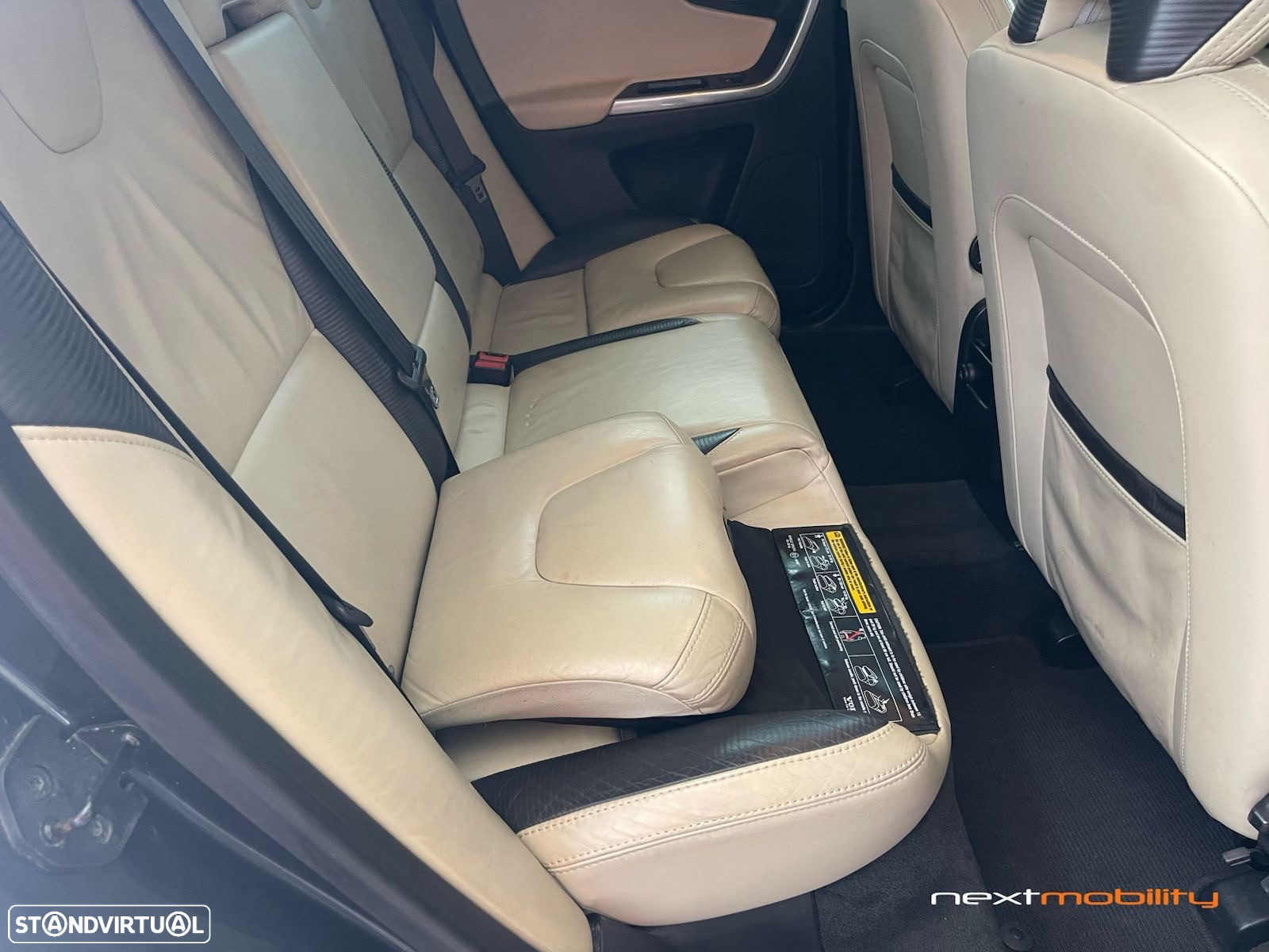 Volvo XC 60 2.0 D4 R-Design Geartronic - 15