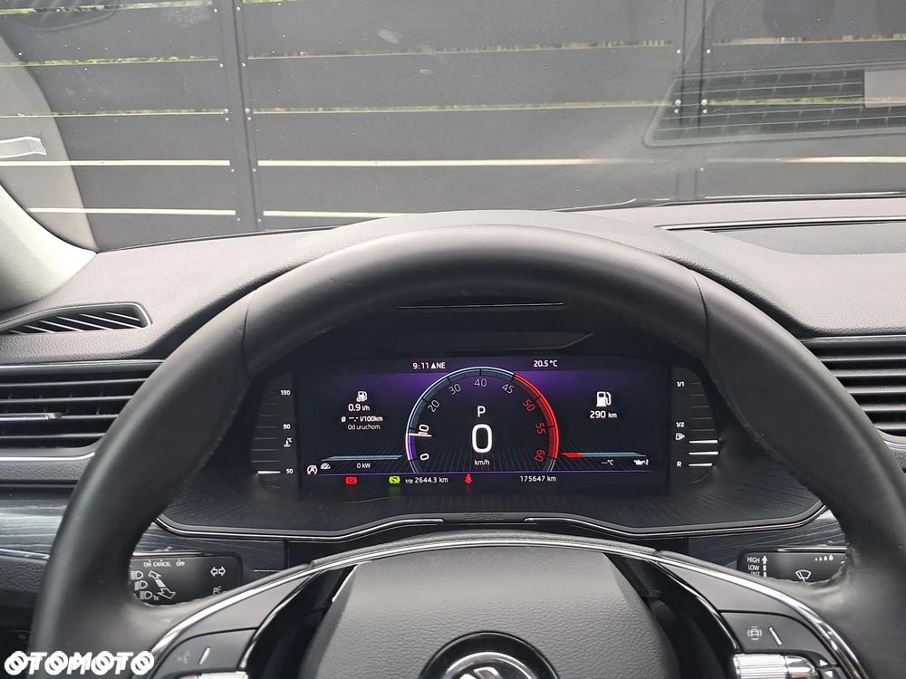 Skoda Superb 2.0 TDI DSG Premium Edition - 27