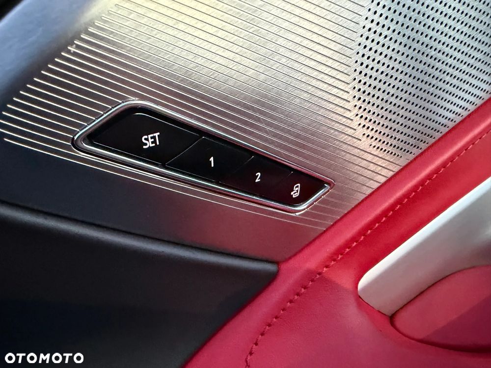 Chevrolet Corvette - 25