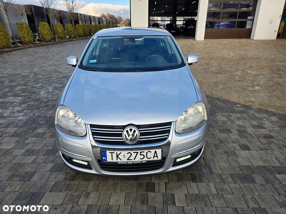 Volkswagen Jetta 2.0 TDI Sportline - 18