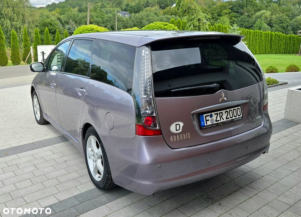 Mitsubishi Grandis 2.0 DI-D 6-Sitzer Intense - 6
