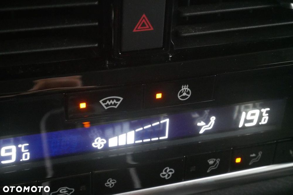 Nissan Qashqai 1.3 DIG-T mHEV N-Connecta Xtronic - 26