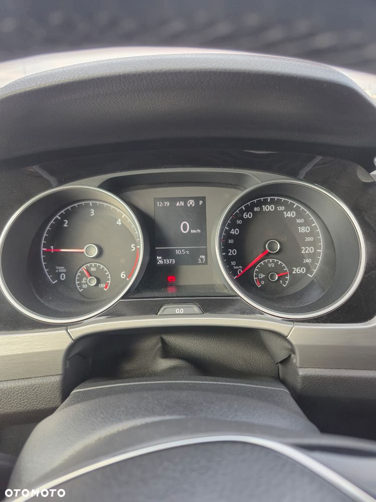 Volkswagen Touran 2.0 TDI SCR (BlueMotion Technology) DSG Comfortline - 24