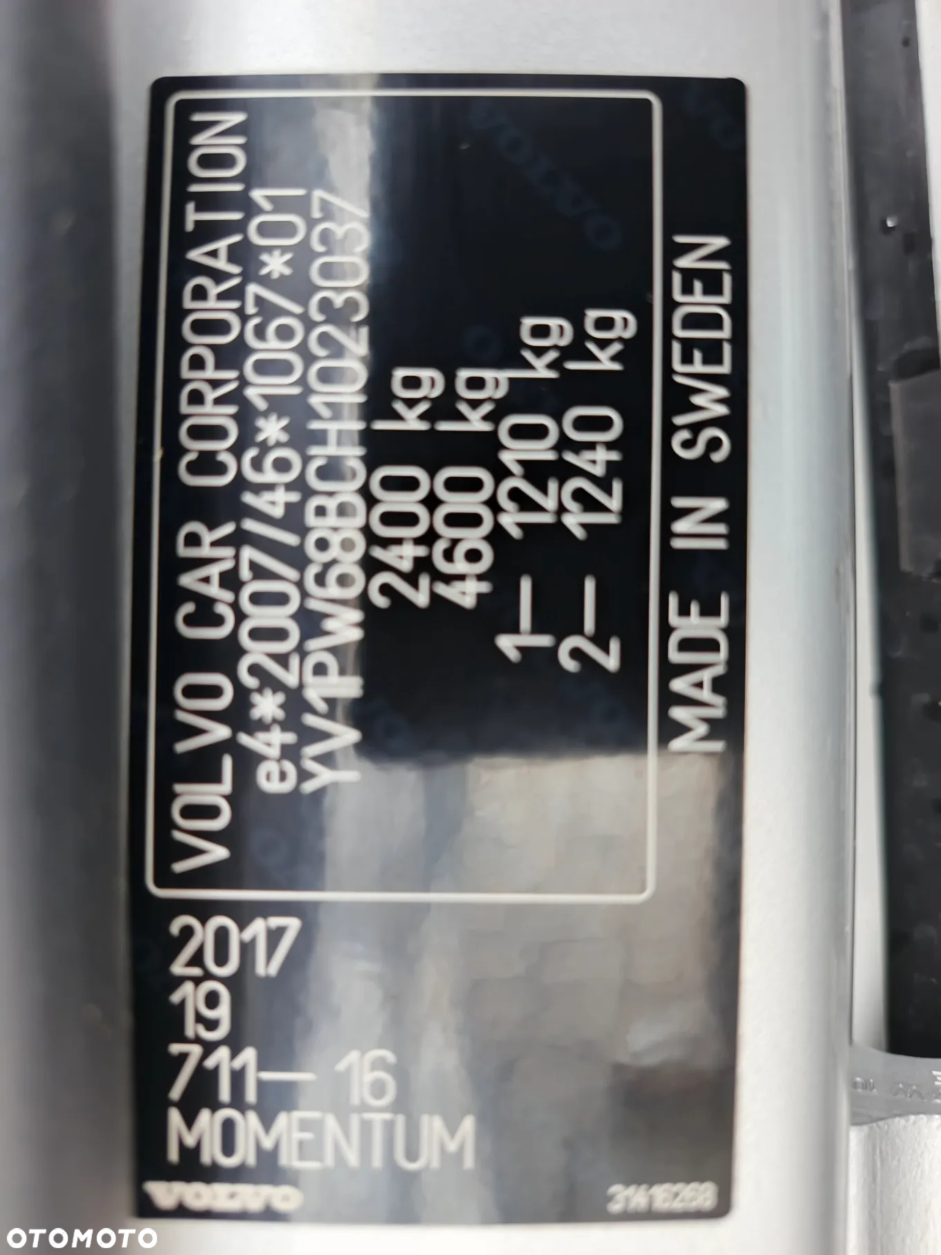 Volvo V90 D5 AWD Momentum - 37