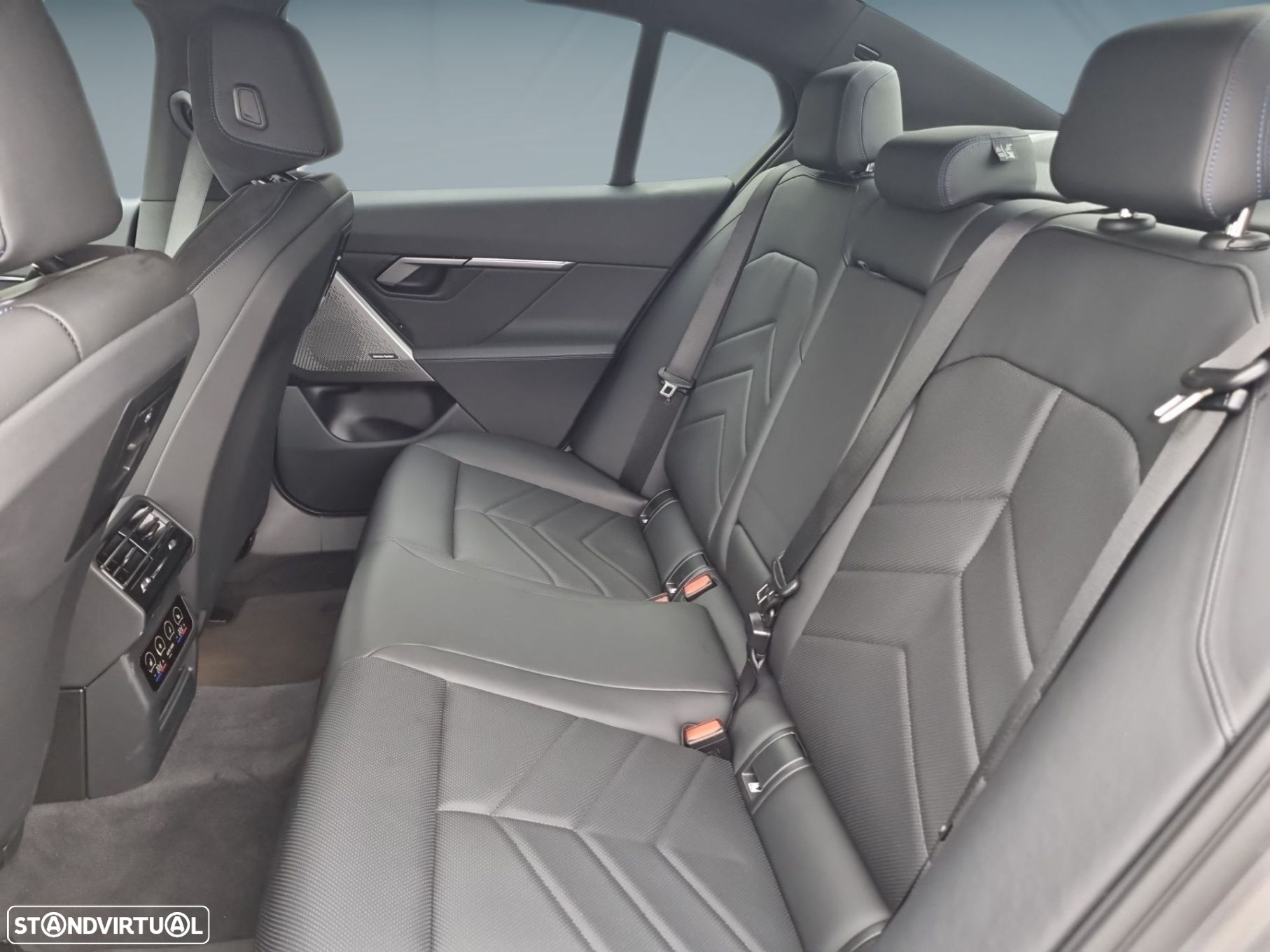 BMW i5 eDrive40 Pack Desportivo M - 14