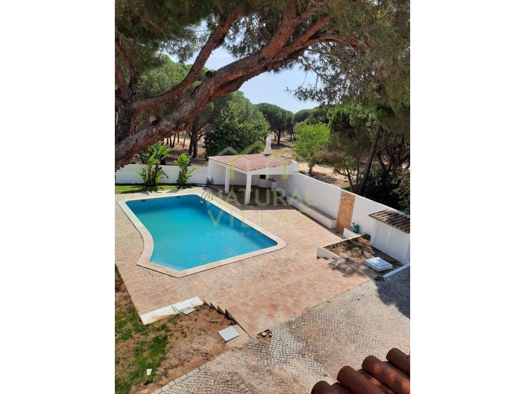 Moradia T5 Renovada, Piscina e Jardim em Vale do Lobo - Grande imagem: 4/33