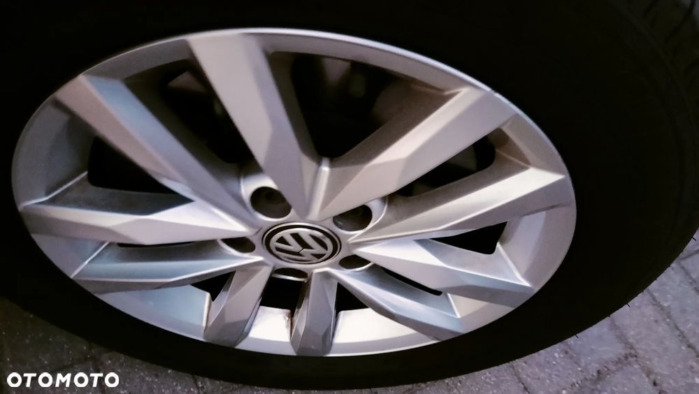 Volkswagen Touran - 25