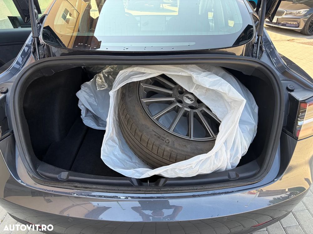 Tesla Model 3 - 18