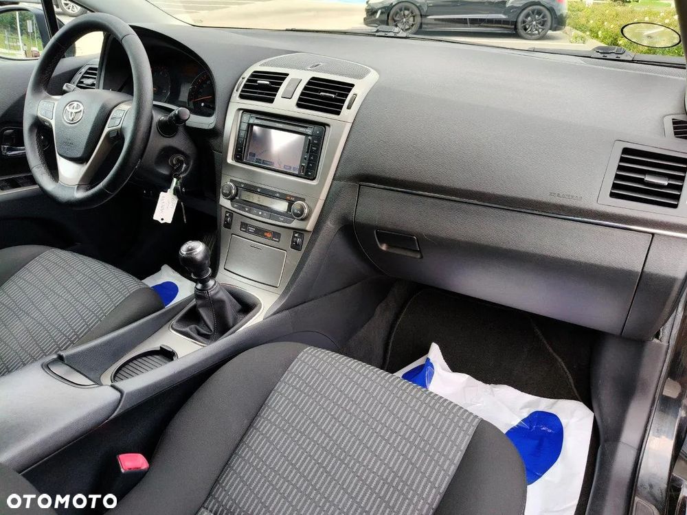 Toyota Avensis 1.8 Sol plus NAVI - 19