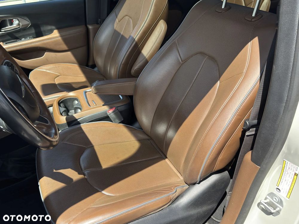 Chrysler Pacifica - 22