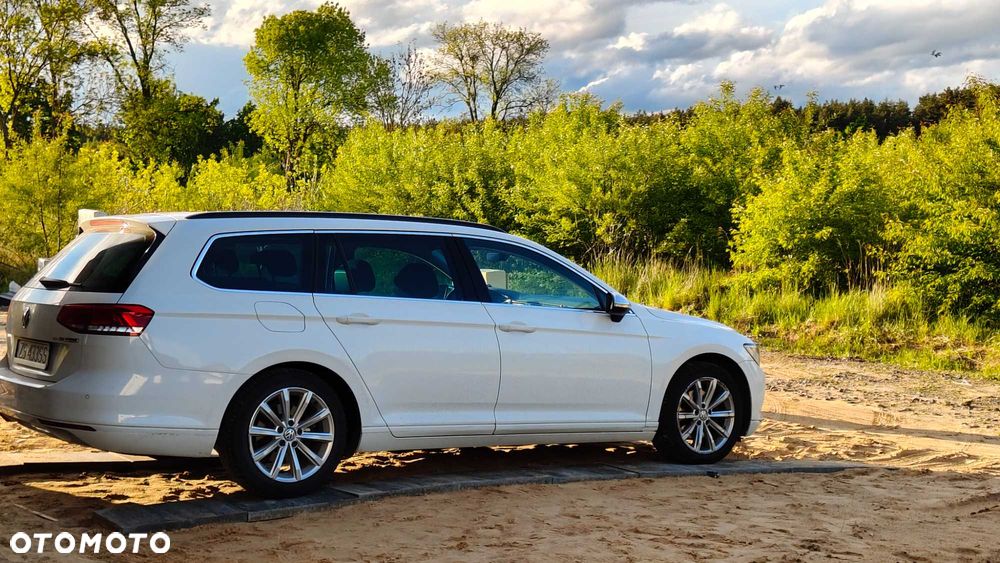 Volkswagen Passat - 1