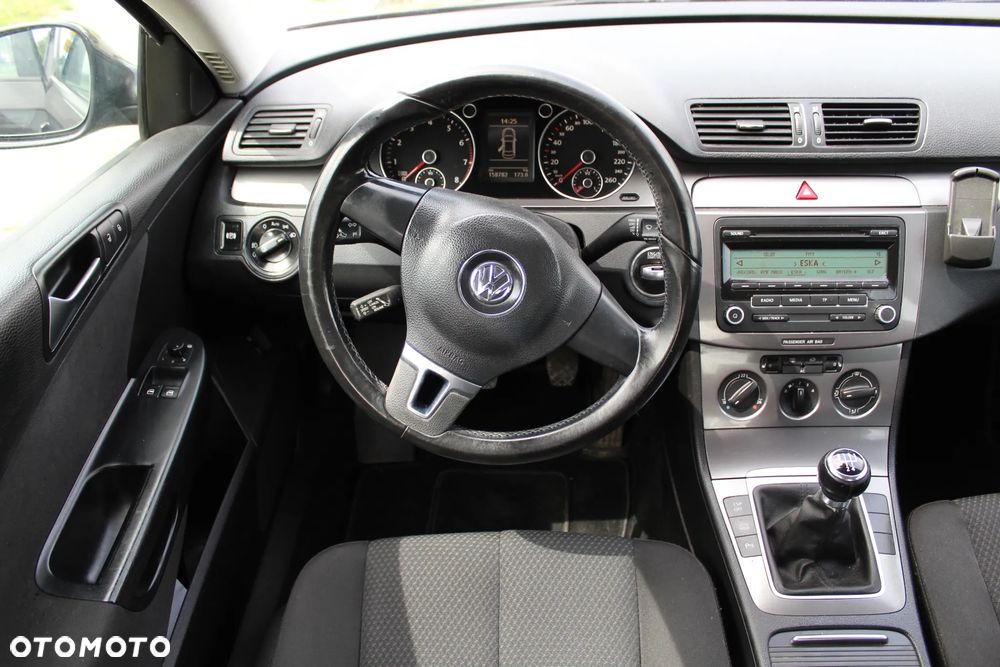 Volkswagen Passat 1.6 Comfortline - 10