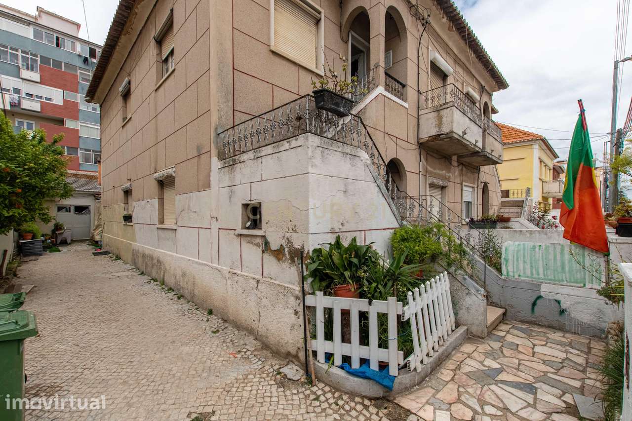 Moradia para remodelação total no Centro da Costa da Caparica - Grande imagem: 4/26