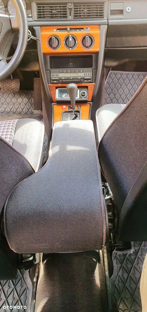 Mercedes-Benz W201 (190) - 11