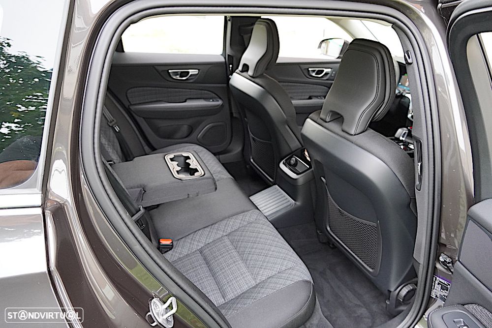 Volvo V60 2.0 T6 AWD TE Essential - 17