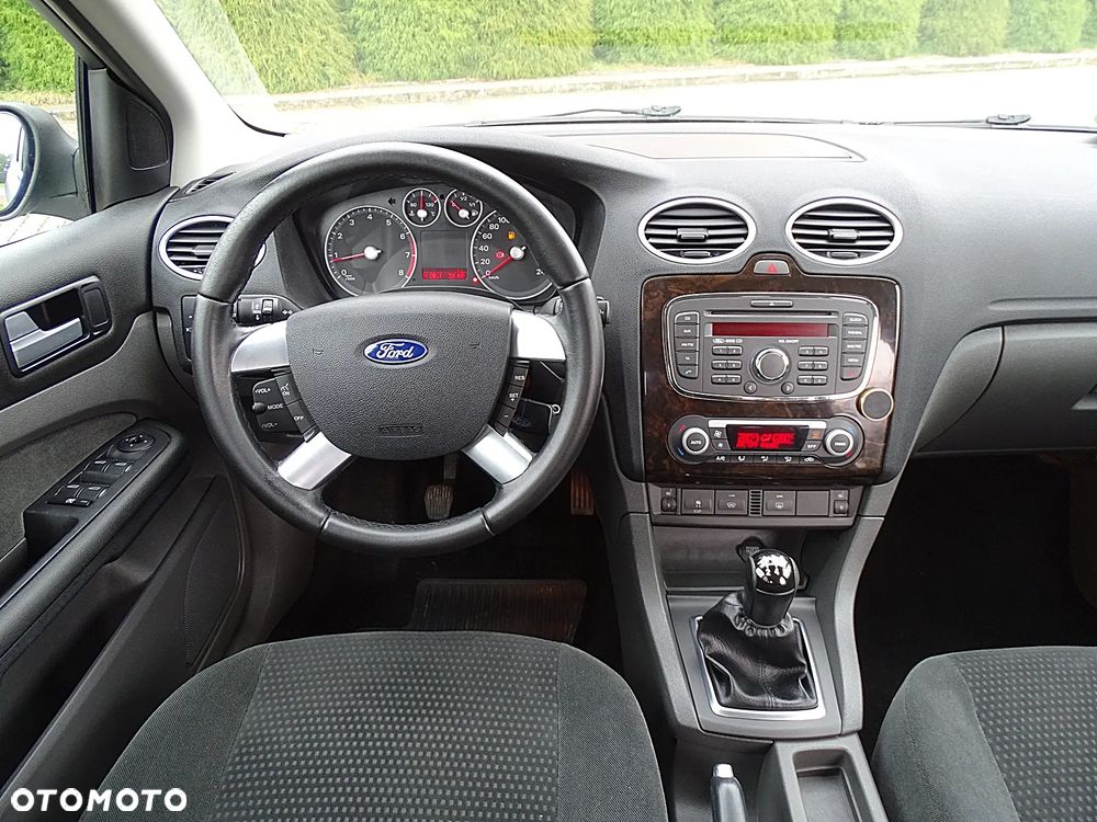 Ford Focus 1.8 FF Ghia - 30