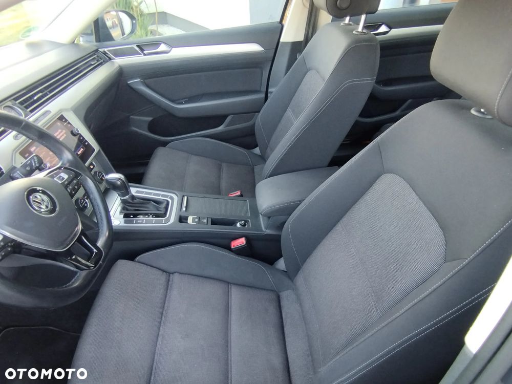 Volkswagen Passat ver-variant-2-0-tdi-scr-dsg-bluemotion-comfortline - 18