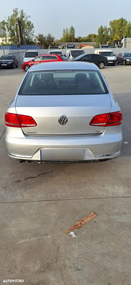 Volkswagen Passat 1.6 TDI BlueMotion - 8