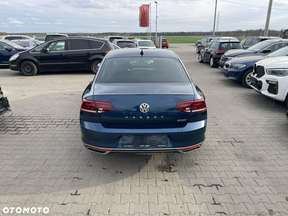 Volkswagen Passat 2.0 TDI SCR 4Motion DSG Elegance - 5