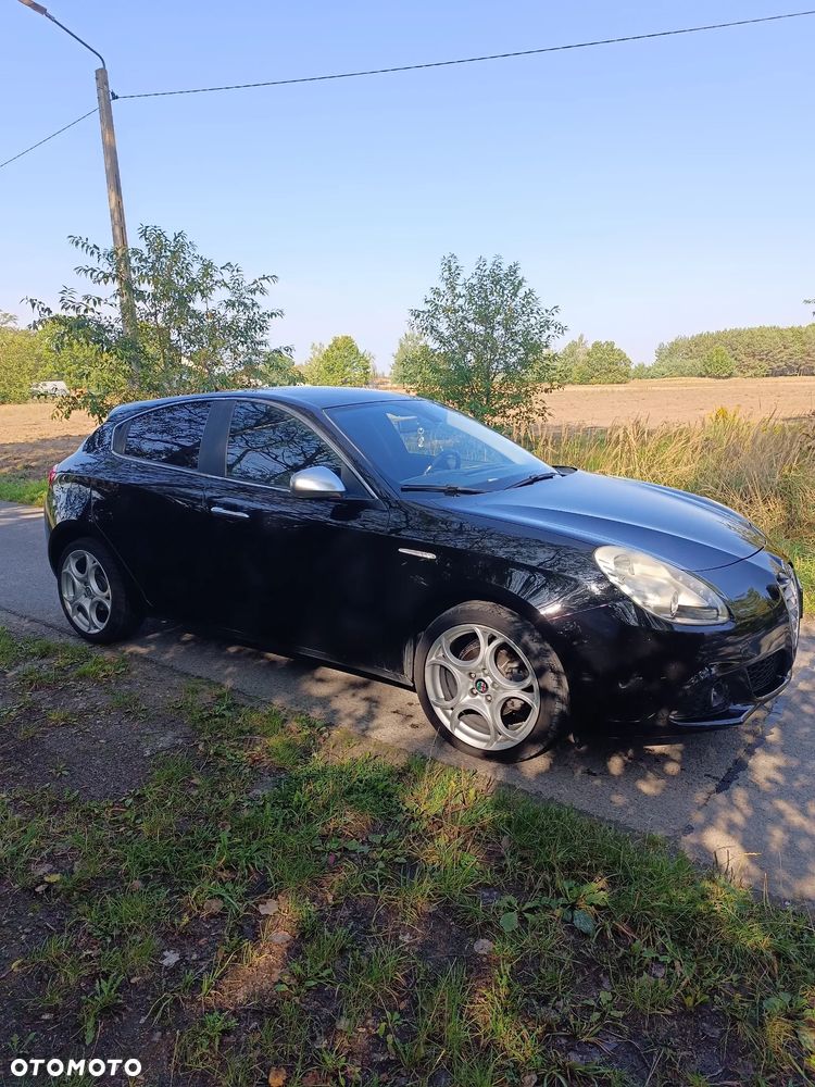Alfa Romeo Giulietta 2011 photo 2