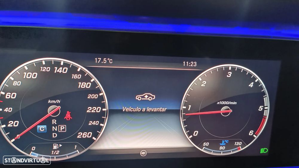 Mercedes-Benz E 220 d AMG designo - 19