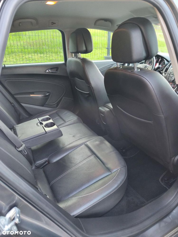 Opel Astra 1.6 Turbo Cosmo - 11