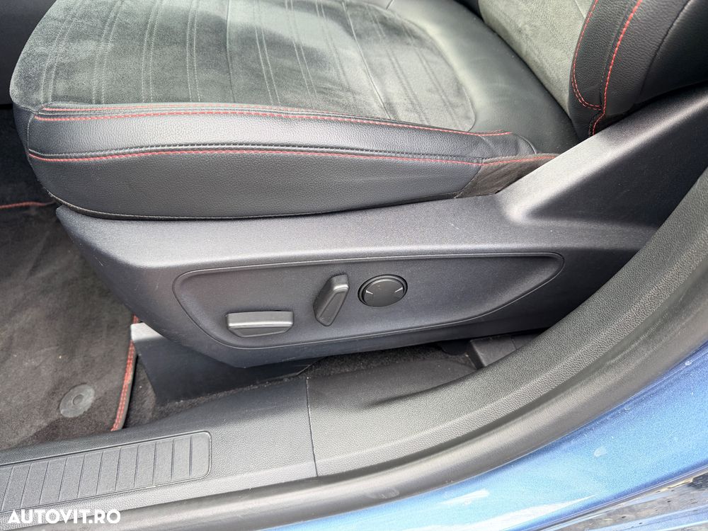 Ford Kuga 2.5 Duratec PHEV ST-LINE X - 33