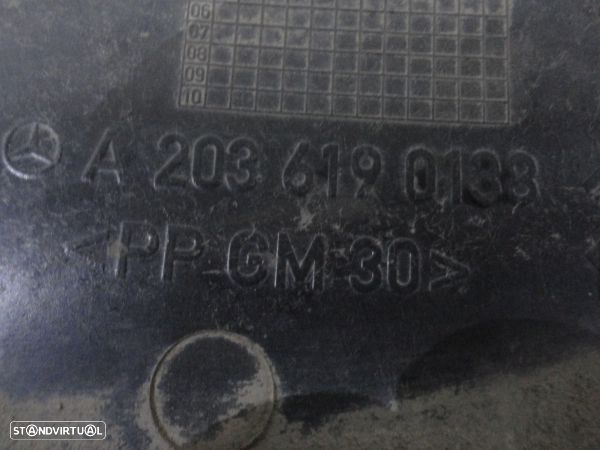 Resguardo / Blindaguem Inferior Carroçaria Esq Mercedes-Benz C-Class ( - 2
