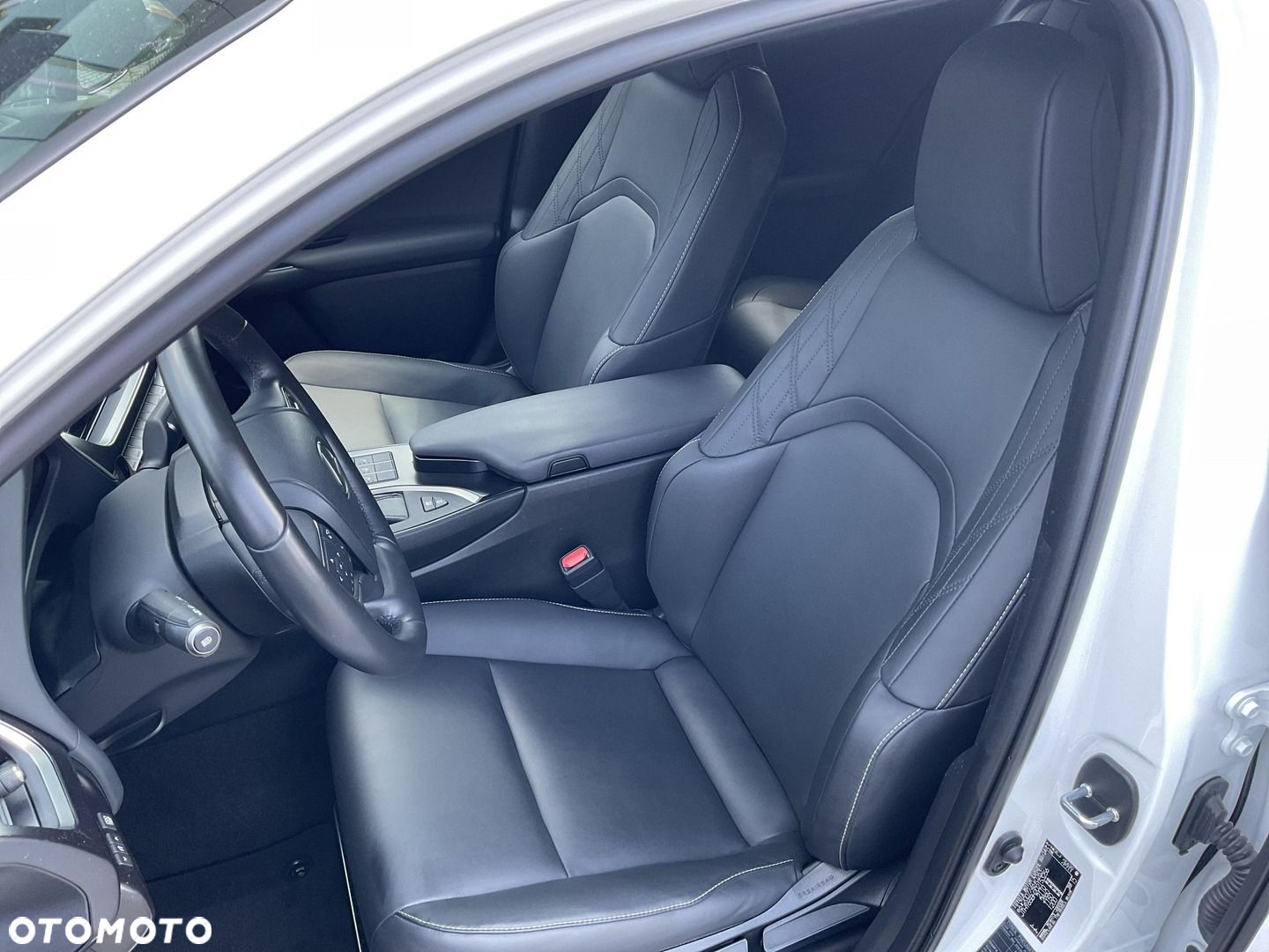 Lexus UX - 11