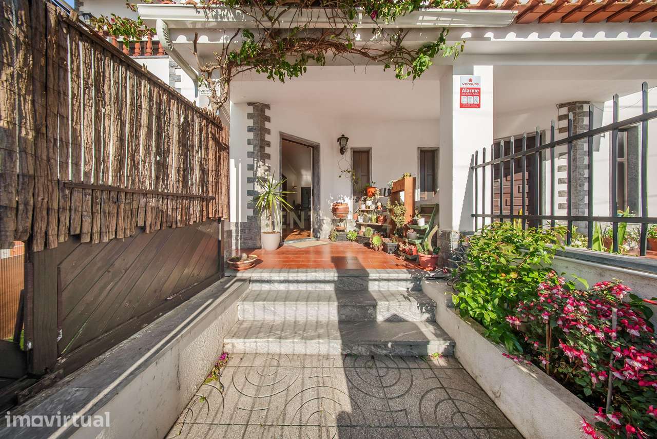 Moradia Geminada T3 com excelentes áreas, terreno e localização privil - Grande imagem: 2/36