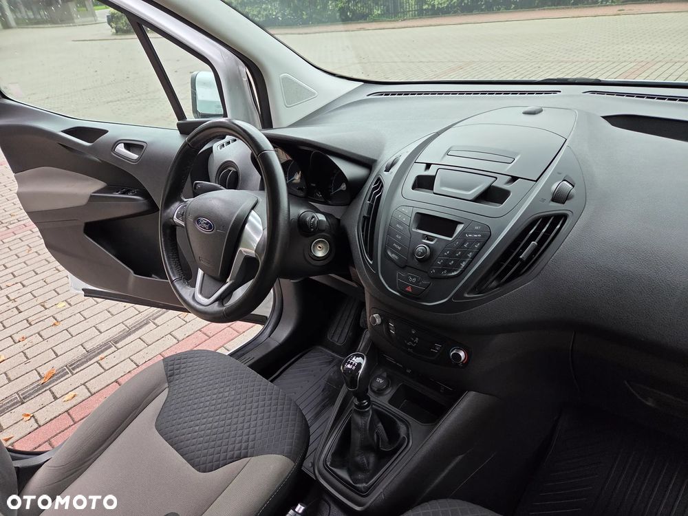 Ford Transit Courier - 25