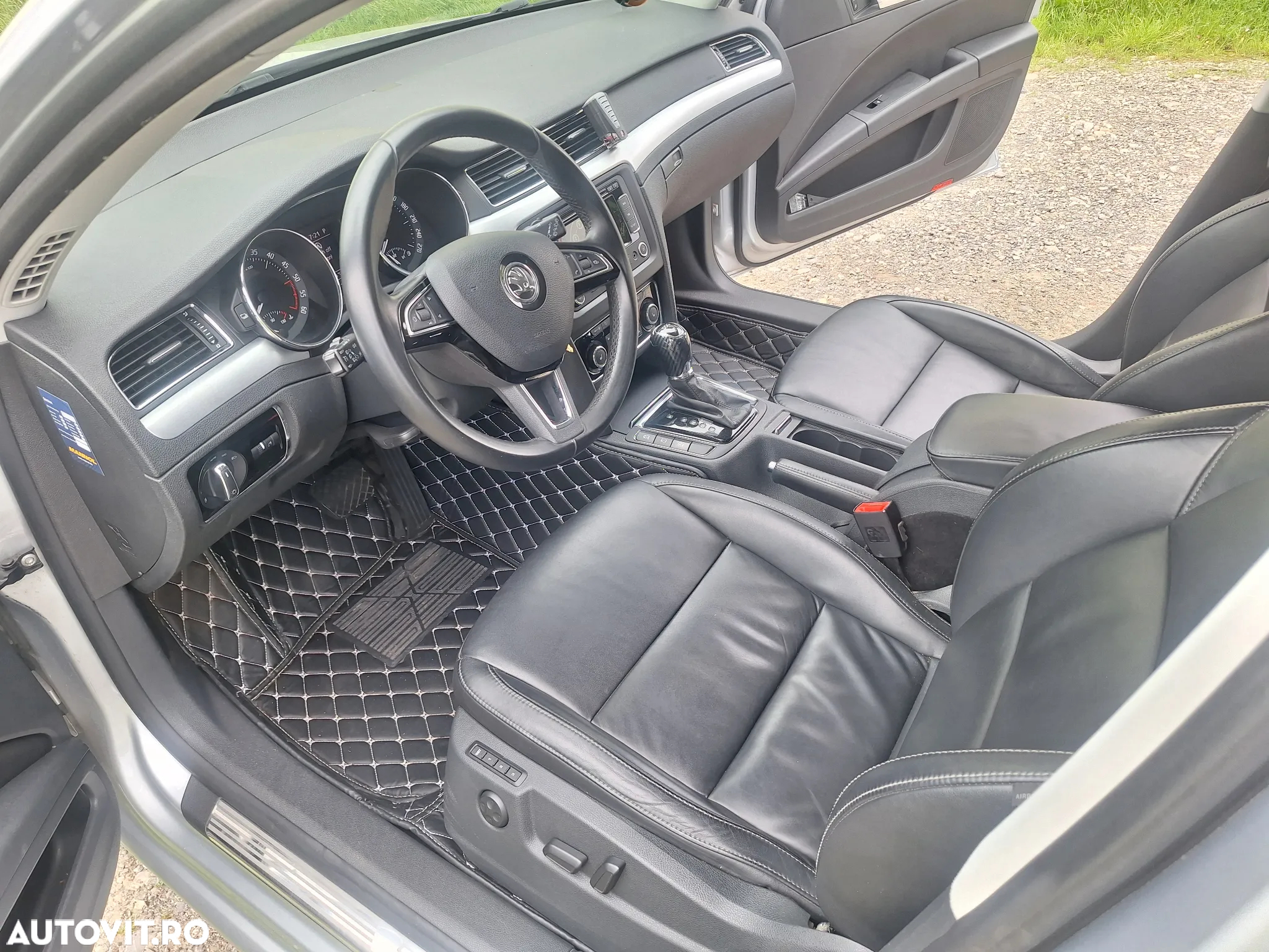 Skoda Superb 2.0 TDI DSG Ambition - 8