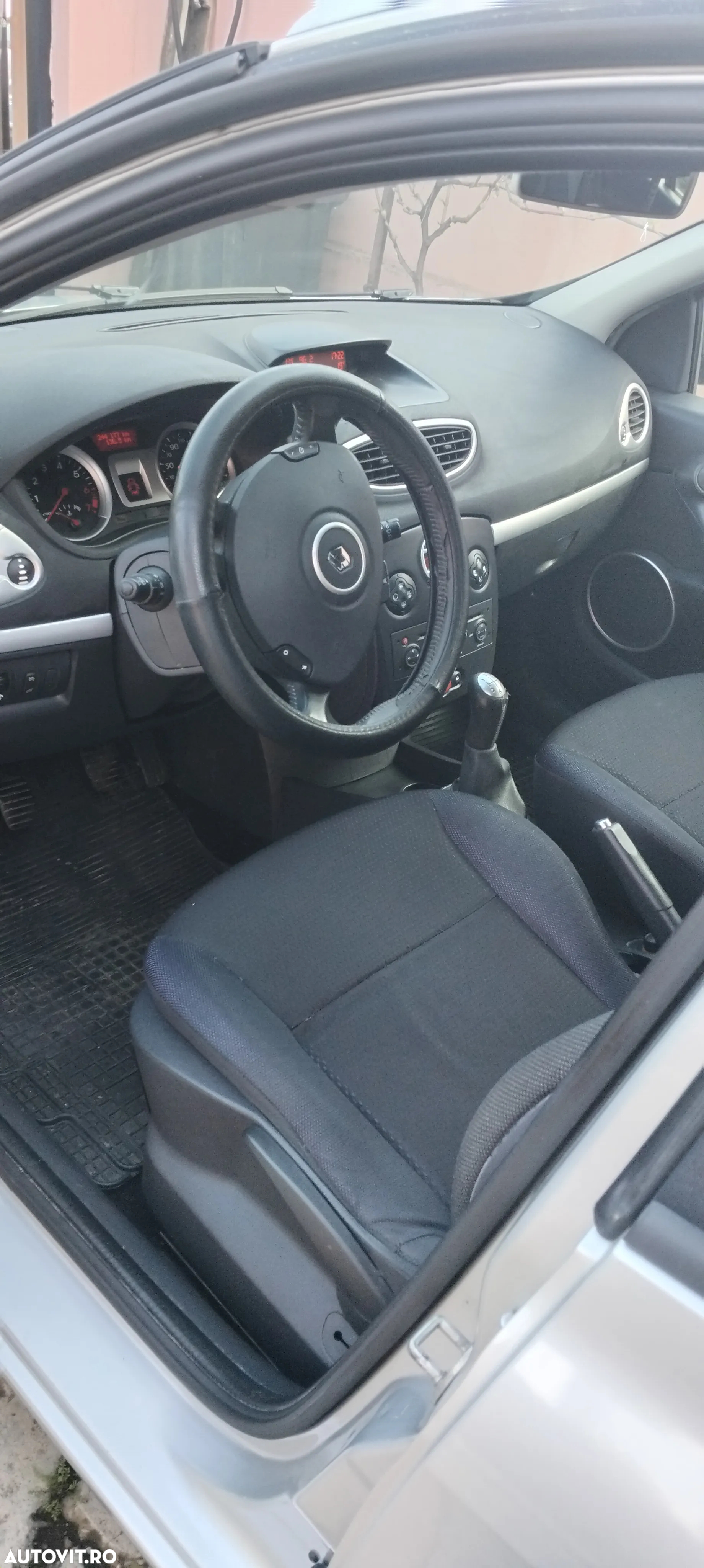 Renault Clio 1.2 16V 75 Collection - 8