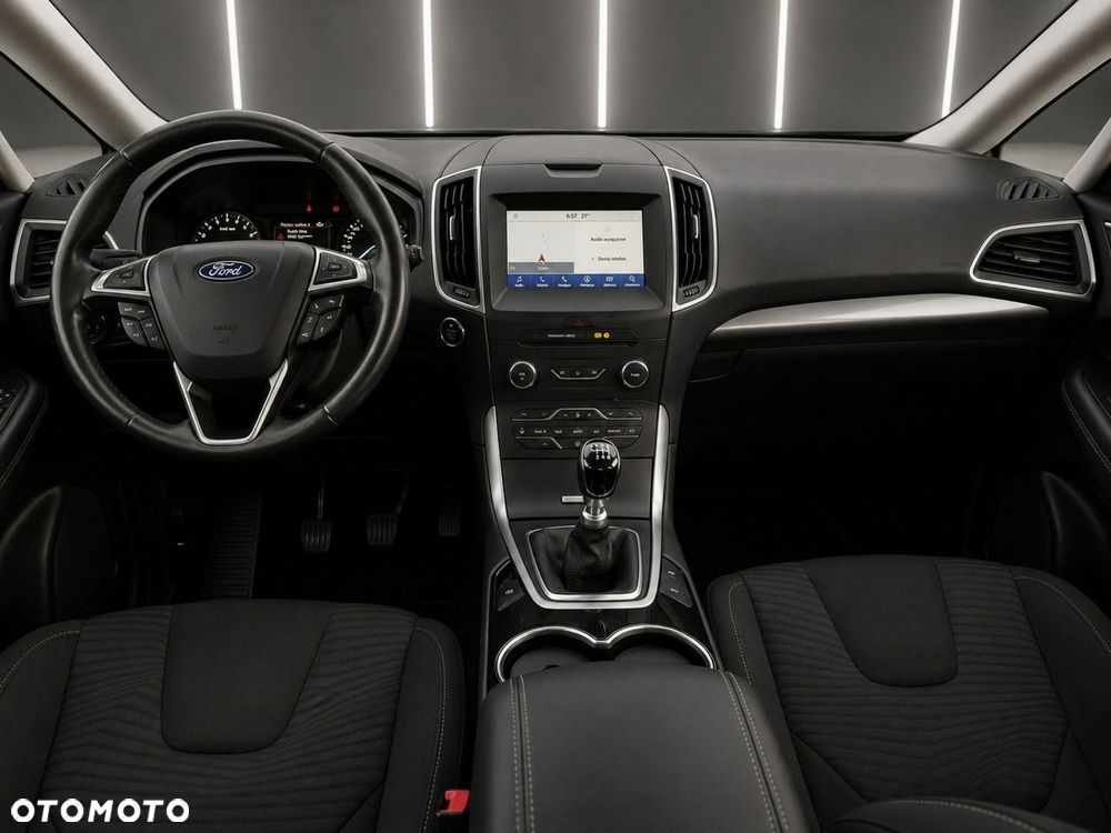 Ford S-Max - 11