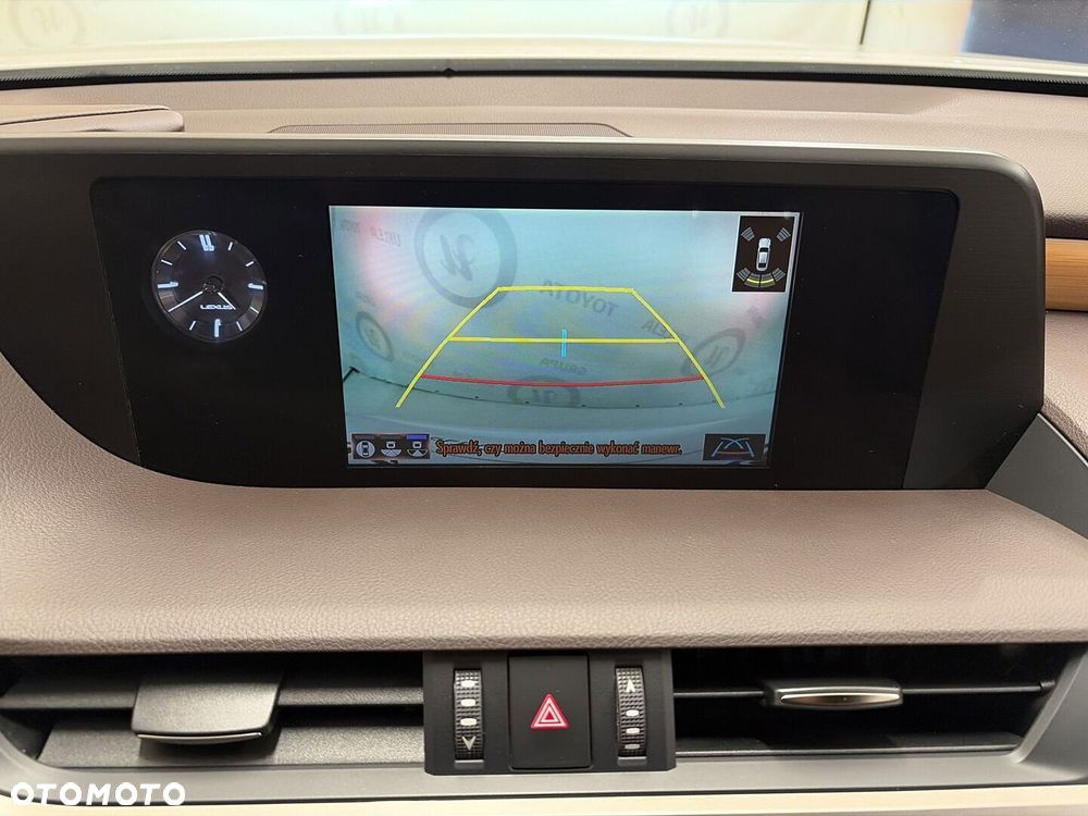 Lexus ES 300h Prestige - 17