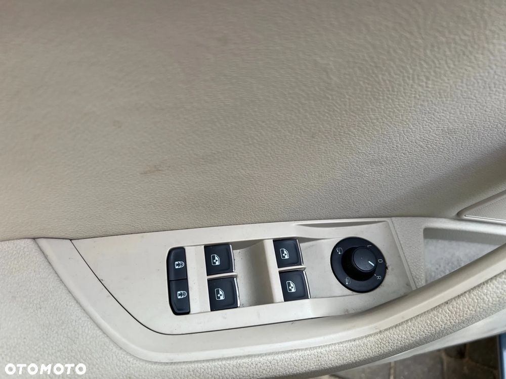 Skoda Superb 2.0 TDI DSG Premium Edition - 8