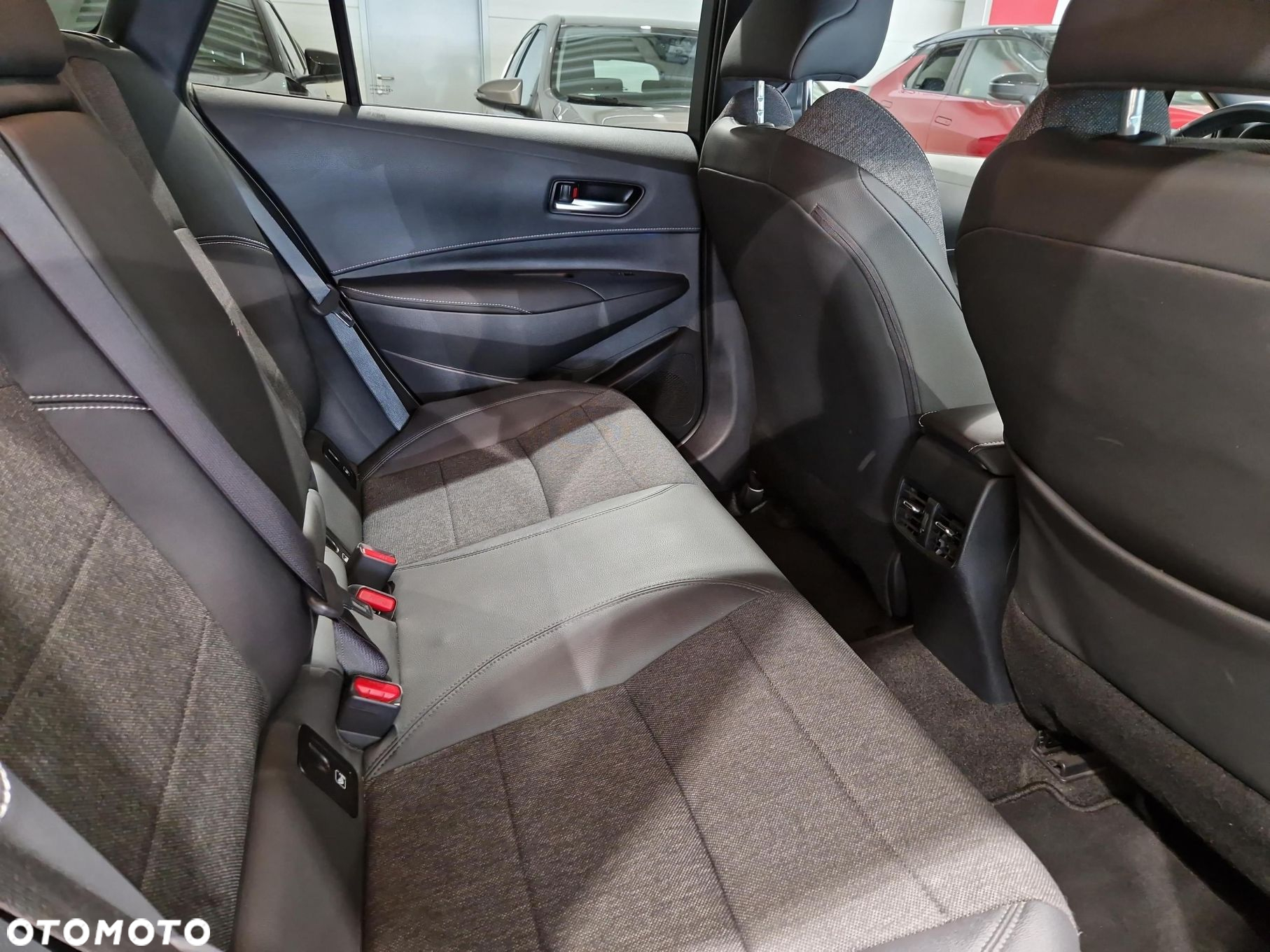 Toyota Corolla 2.0 Hybrid Comfort - 10