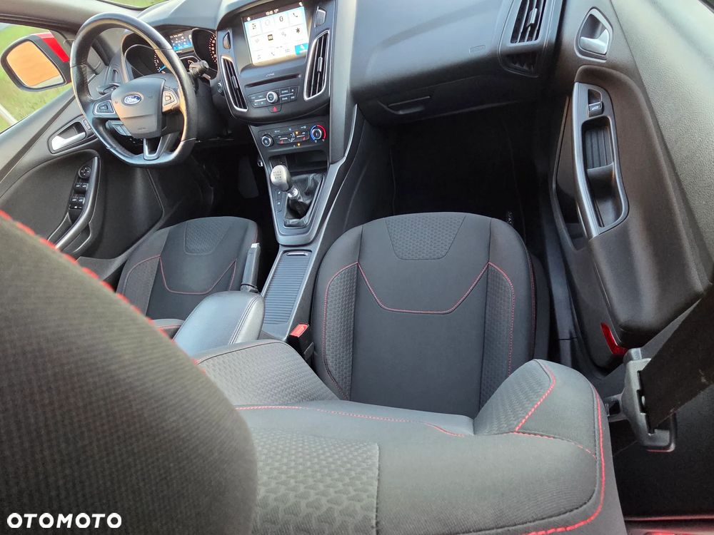 Ford Focus 1.0 EcoBoost Start-Stopp-System ST-LINE DESIGN - 26