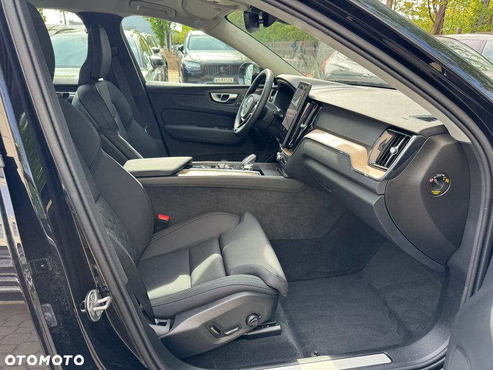 Volvo XC 60 B5 B AWD Plus Dark - 11
