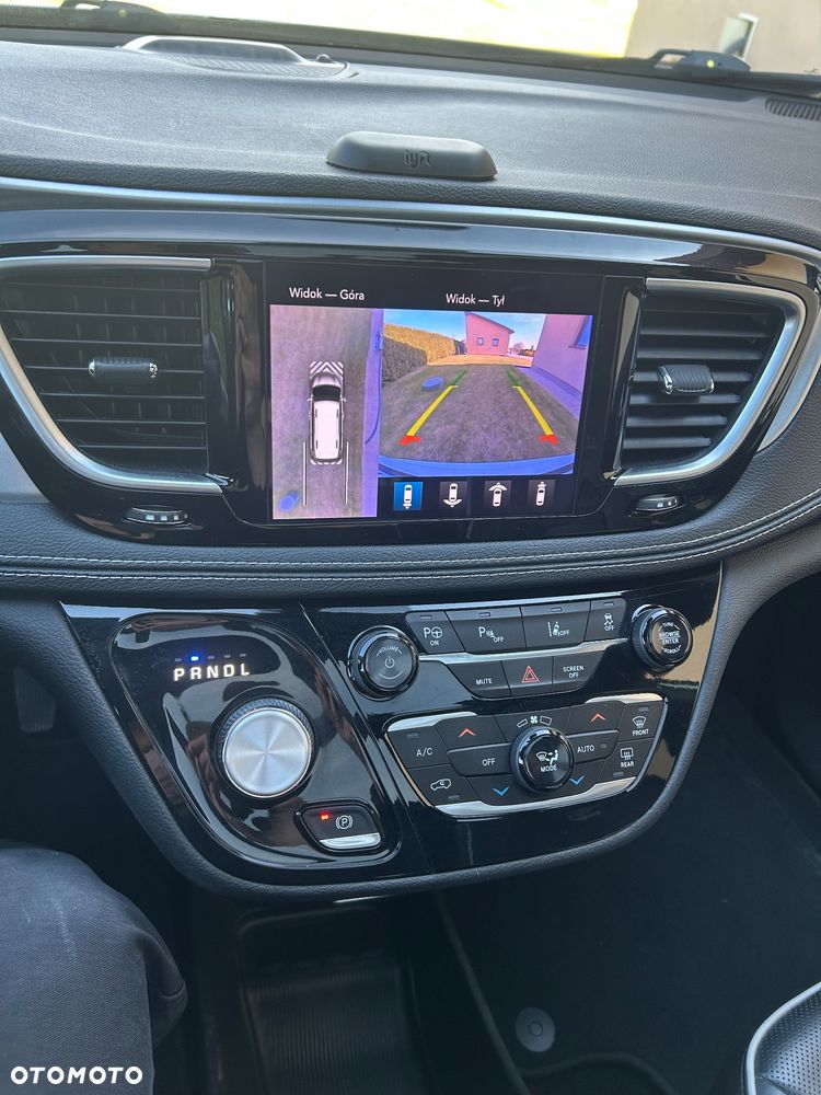 Chrysler Pacifica - 15