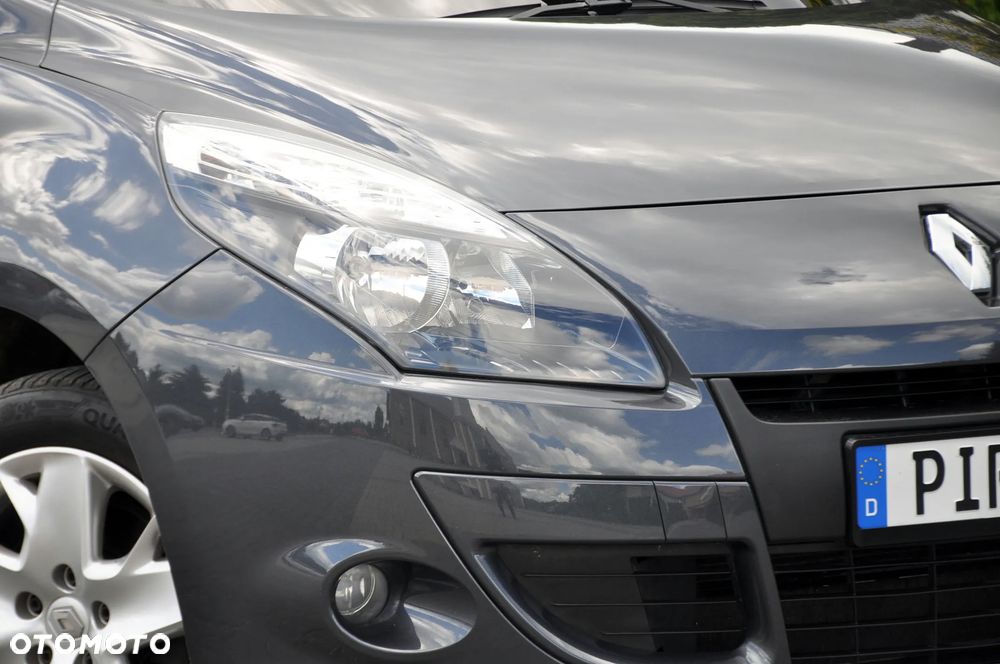 Renault Scenic 1.6 16V Luxe Privilege - 12