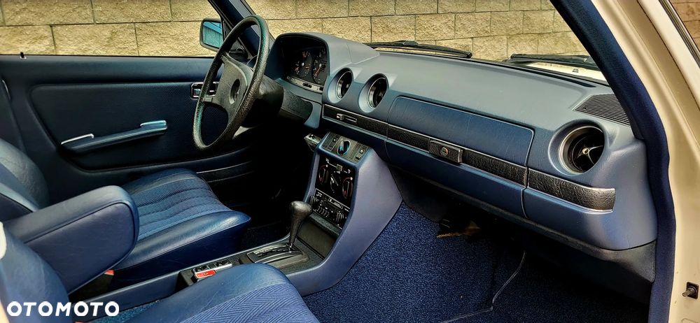 Mercedes-Benz W123 - 12