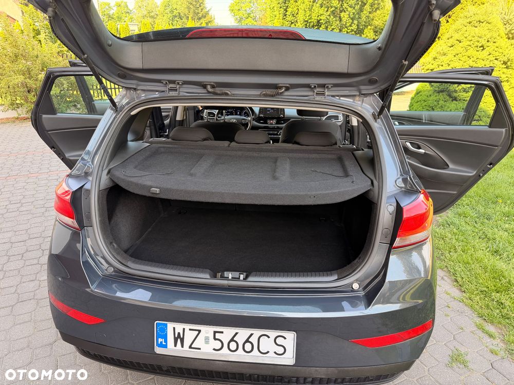 Hyundai i30 1.5 DPI Classic + - 23
