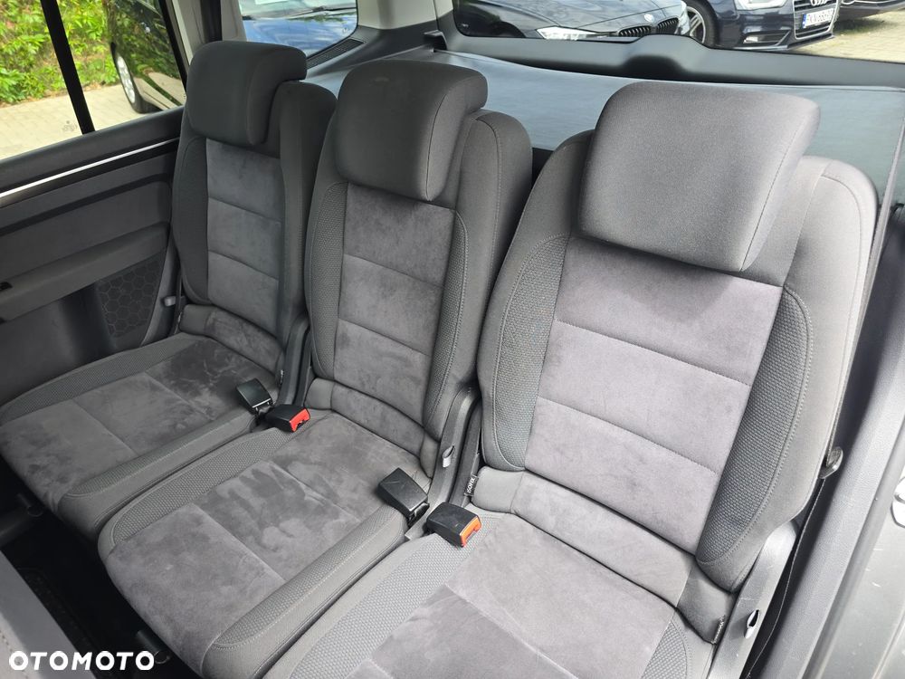 Volkswagen Touran - 14