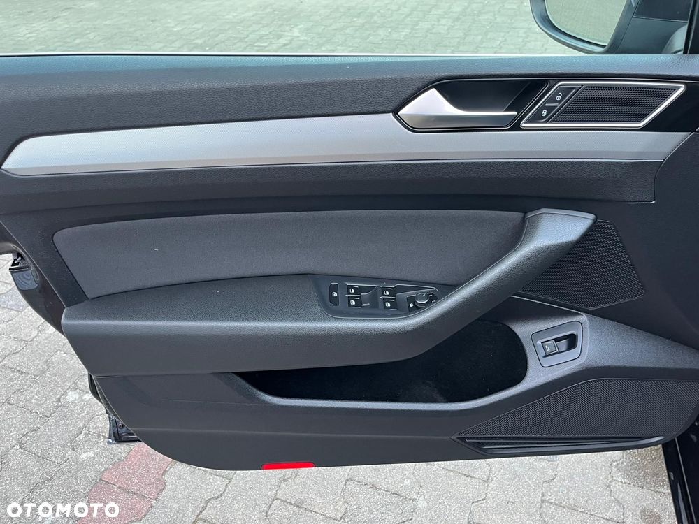 Volkswagen Passat 2.0 TDI (BlueMotion Technology) DSG Comfortline - 18